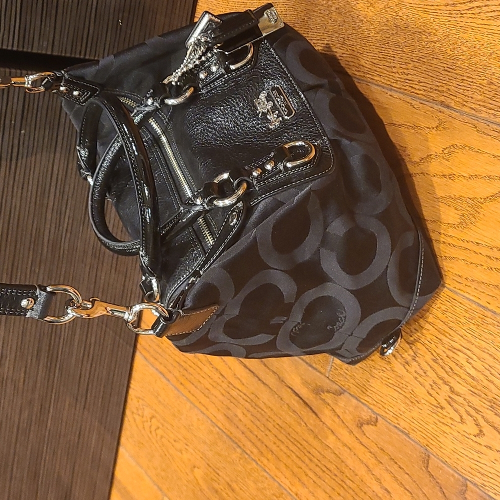 COACH - Ashley Satchel w/ Modern C! GREAT Condition! - Picture 4 of 6